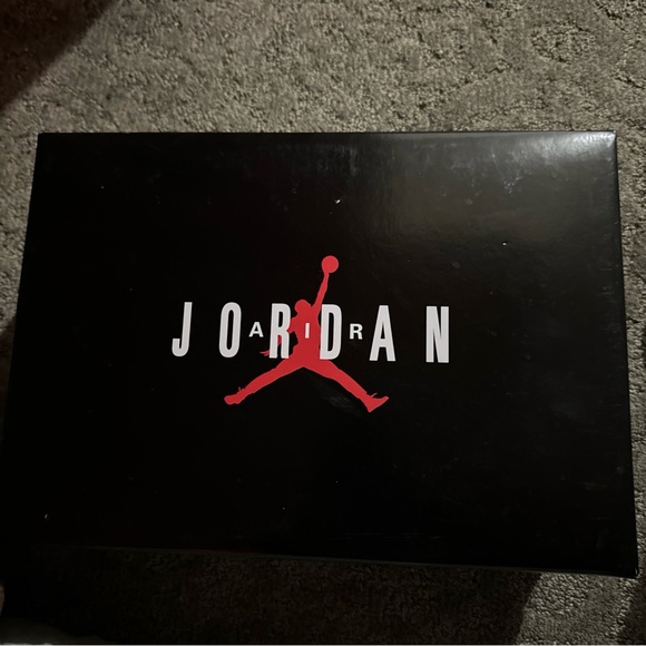 Pre-owned Shoes willing to sale for $100 -$ 90. - Picture 3 of 9